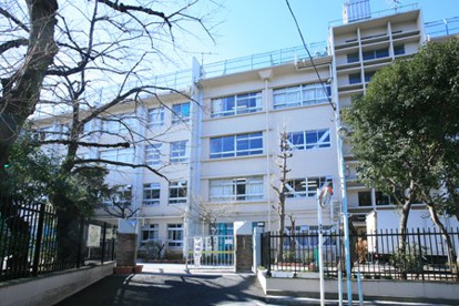 豊島区立駒込中学校の画像1