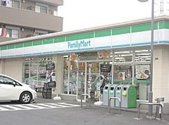ファミリーマート 川崎苅宿店の画像1