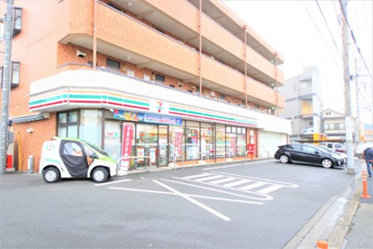 セブンイレブン 日野三沢店の画像1