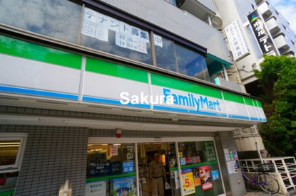 ファミリーマート鶴見中央店の画像1