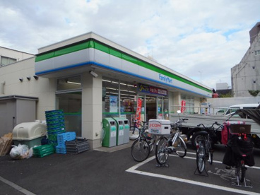 ファミリーマート 中野中央五丁目店の画像1