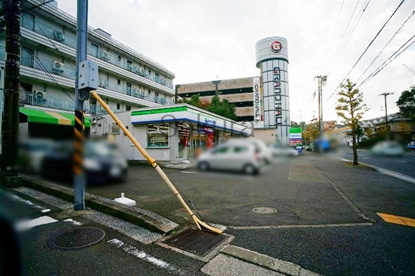 ファミリーマート日野南三丁目店の画像1