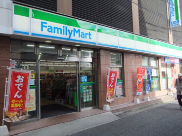 ファミリーマート 新井薬師前駅南店の画像1