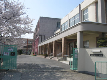 寝屋川市立第七中学校の画像1