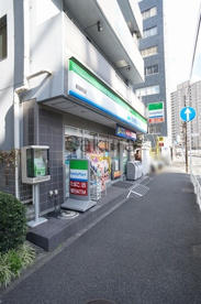 ファミリーマート鶴屋町の画像1