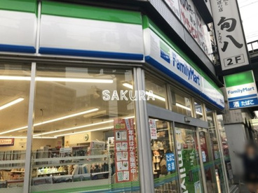 ファミリーマート黄金町駅前店の画像1