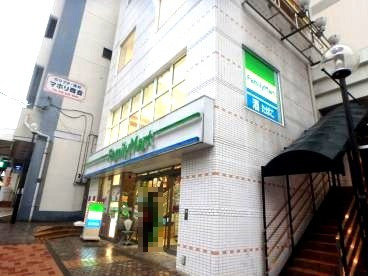 ファミリーマート 横須賀中央西口店の画像1