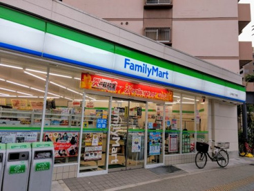 ファミリーマート 江戸堀三丁目店の画像1