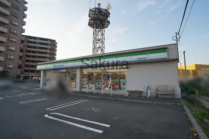 ファミリーマート横浜鶴見元宮店の画像1