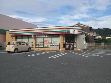 セブンイレブン 奈良高畑町店の画像1