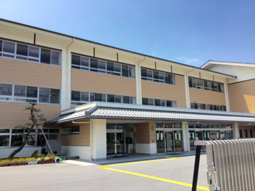 東近江市立五個荘中学校の画像1