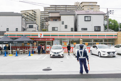 セブンイレブン 枚方バイパス店の画像1