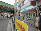 ファミリーマート 新大久保駅前店