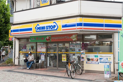 ファミリーマート 渋谷本町店の画像1