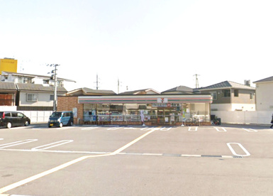 nanacoカードを使ってお買い物をすると、ポイント加盟店でのお買上げ100円(税抜)につき1ポイントが貯まります。
貯まったポイントは電子マネーに交換できます。 セブンイレブン 久御山町役場前店の画像1