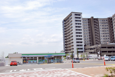 ファミリーマート　彩都西の画像1
