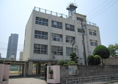 市岡東中学校の画像1