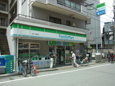 ファミリーマート 本蓮沼駅前店の画像1