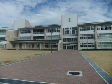 八尾市立桂中学校の画像1