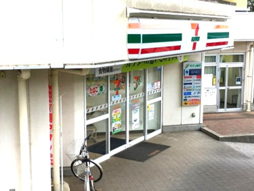 セブンイレブン URくぬぎ台団地店の画像1