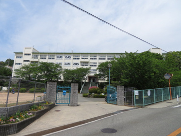 川西市立川西中学校の画像1