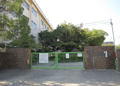 武庫庄小学校の画像1