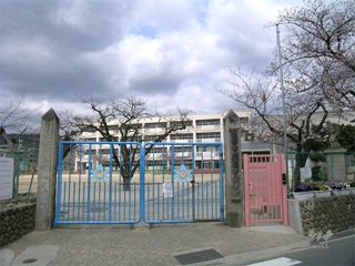 箕面市立箕面小学校の画像1