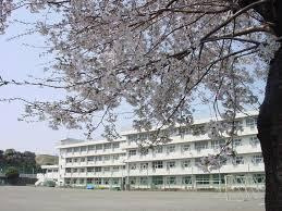 座間市立ひばりが丘小学校の画像1