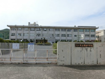 浅口市立寄島中学校の画像1