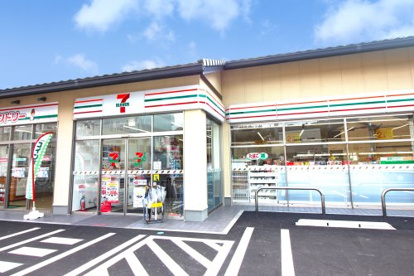 セブンイレブン 伏見桃山南口店の画像1