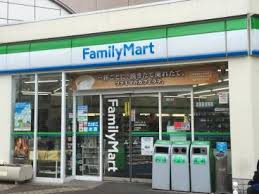 ファミリーマート 布施足代北店の画像1