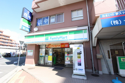 ファミリーマート 新狭山駅前店の画像1