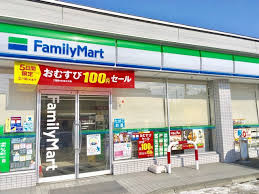 ファミリーマート 札幌新琴似1番通店の画像1