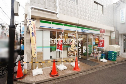 ファミリーマート妙蓮寺駅前店の画像1