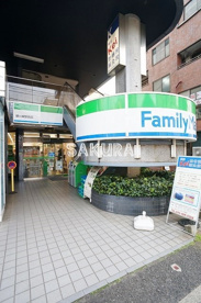 ファミリーマート 鶴ヶ峰駅西店の画像1