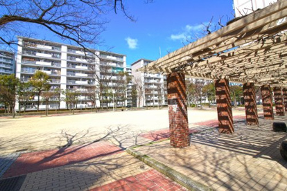 醍醐石田団地中央広場の画像1