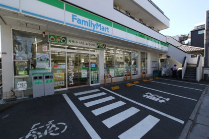 ファミリーマート 西荻女子大通り店の画像1
