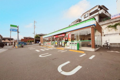 ファミリーマート 福生山王橋通り店の画像1