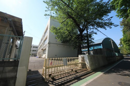 狛江市立和泉小学校の画像1