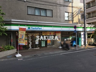 ファミリーマート小山三丁目店の画像1