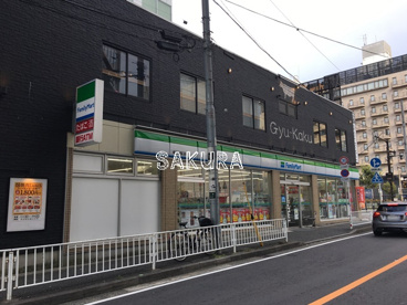 ファミリーマート 横浜駅西口店の画像1
