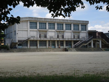 富田林市立葛城中学校の画像1