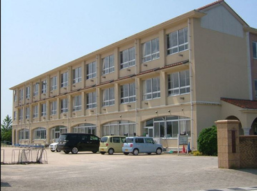 琴浦町立赤碕小学校の画像1