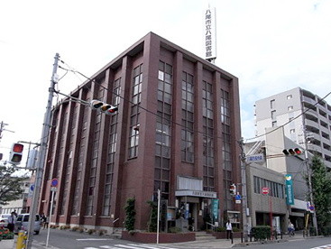 八尾市立八尾図書館の画像1