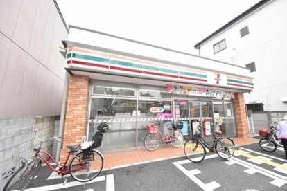 セブンイレブン足立竹ノ塚駅西店の画像1