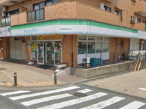 ファミリーマート鶴巻温泉駅前店