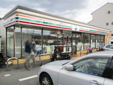 セブンイレブン 山科椥辻東浦町店の画像1