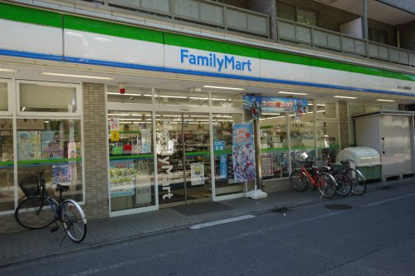 ファミリーマート まるいし祖師谷店の画像1