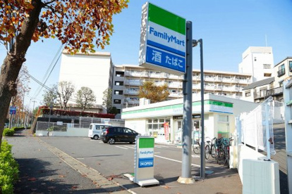 ファミリーマート 津田山駅北店の画像1