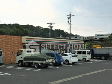 セブンイレブン 岡崎滝町店の画像1